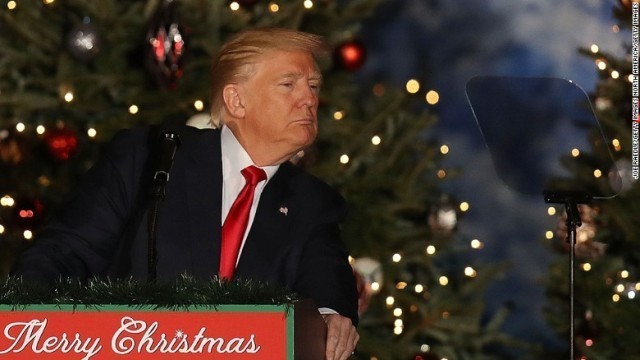 トランプ「メリークリスマス」共同「宗教多様性に配慮して異なる表現使う風潮広がる中キリスト色復活」